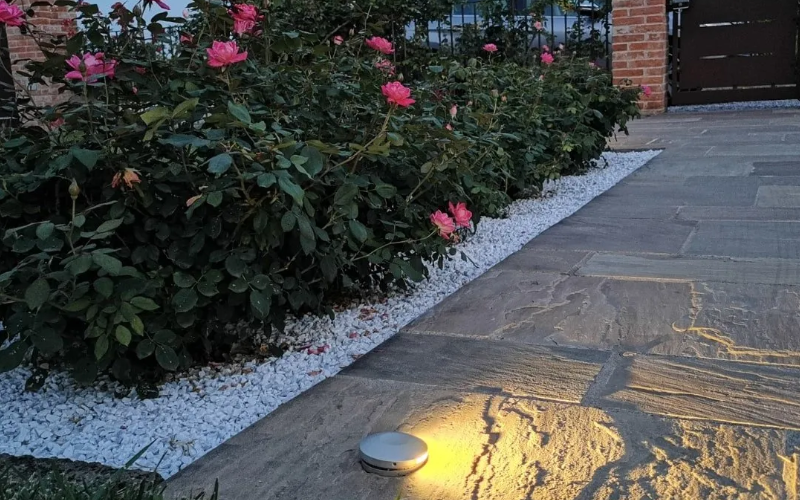 Bullard Bollards. Nicea 110-277V 4f.