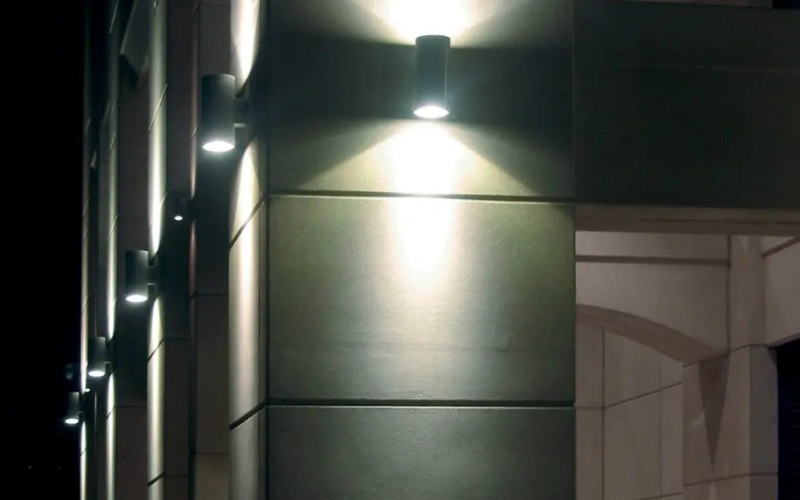 Bullard Bollards. GH1952. ATIA 2 LIGHT 10° BEAM OUTDOOR WALL.