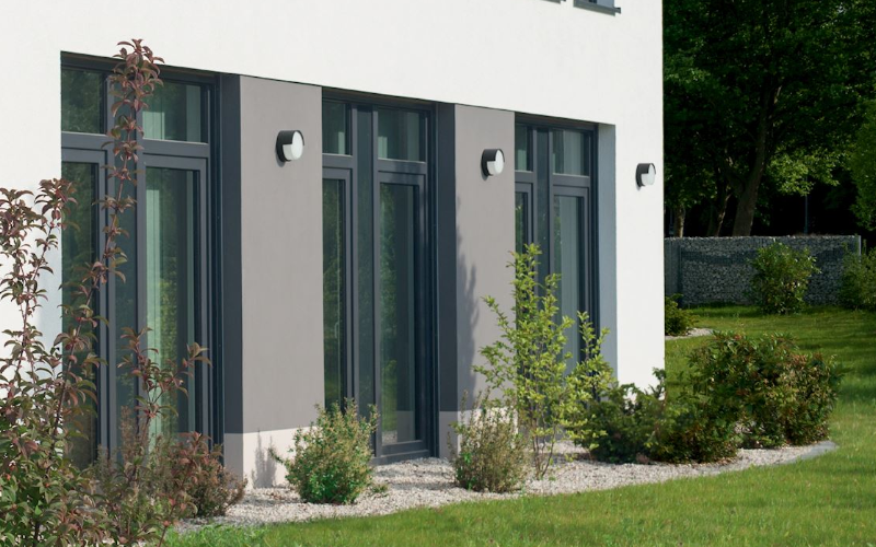 Bega US. 33 507. Impact-resistant wall luminaire Partially shielded.