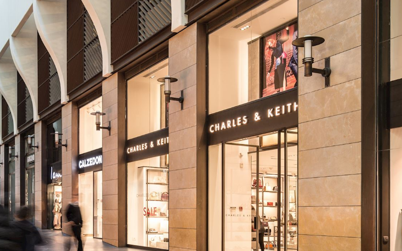 Bega US. 31 086. Cast bronze and copper wall luminaire Unshielded.