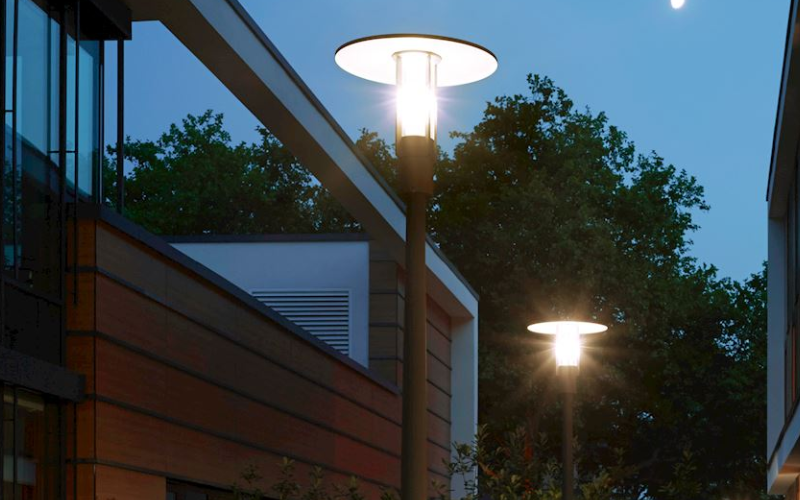 Bega US. 77 142. Pole-top luminaire Symmetric.