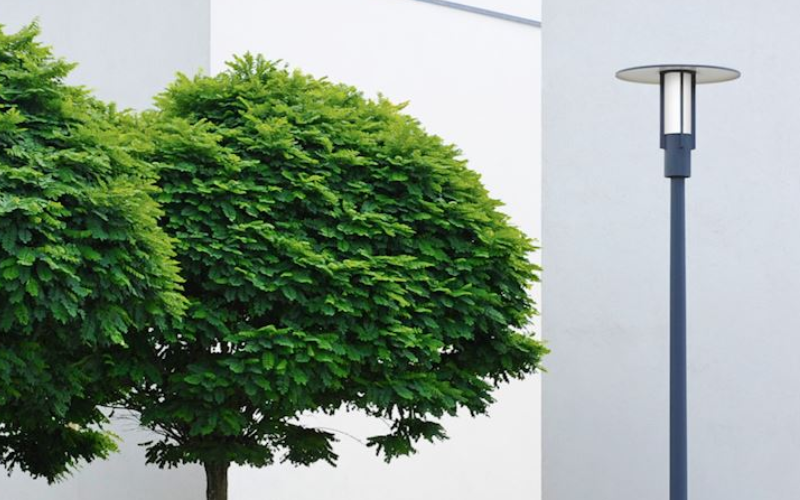 Bega US. 77 120. Pole-top luminaire Symmetric.