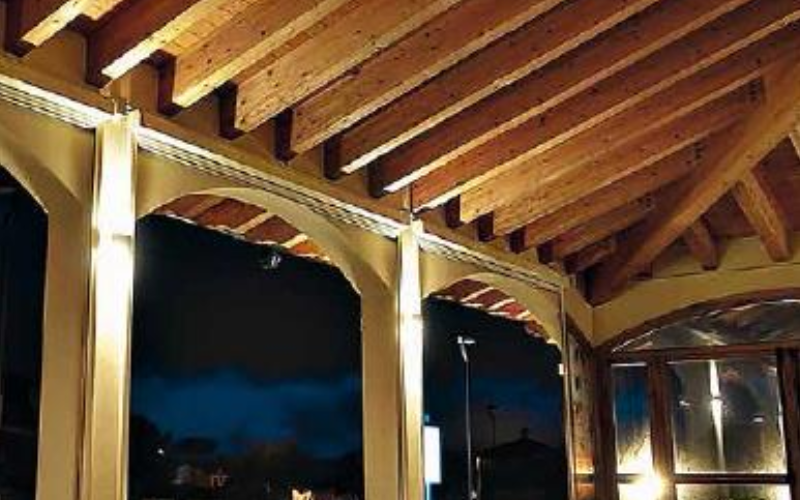 Designplan. Geko 6.0 3.9'' x 6.7'' LED Square Wall Mount IP65.