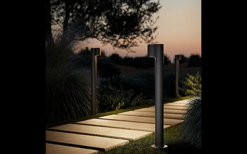 Designplan. Intono B 1.2 LED Bollard, 4.9'' x 31.5'' height, 9W, 331 lm, IP66.