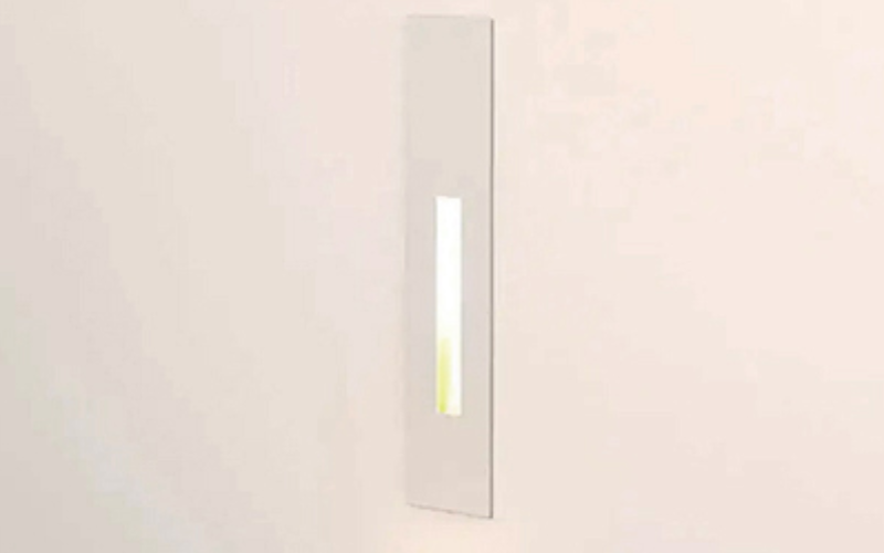 Designplan. Flox Linear Recessed Wall LED, 2.2'' x 8.8'' h, 4W, Integral, 367 lm, IP20.