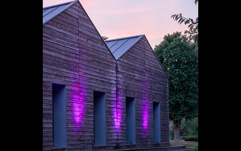 Designplan. SPY 90 RGBW LED Floodlight, Color Boost® Technology, Ø3.5'' x 4 heights with base, 20W, 974 lm, IP66.