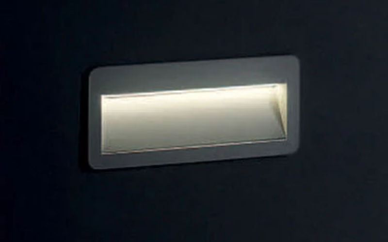 Designplan. Tasca Recessed Wall LED Steplight, 7.8'' x 3.2'', 3.6W, 315 lm, IP65.