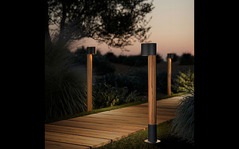 Designplan. Intono B Wood 1.1 LED Bollard, Weather-Resistant Teak, 4.9'' x 25.6'' h, 9W, 331 lm, IP66.