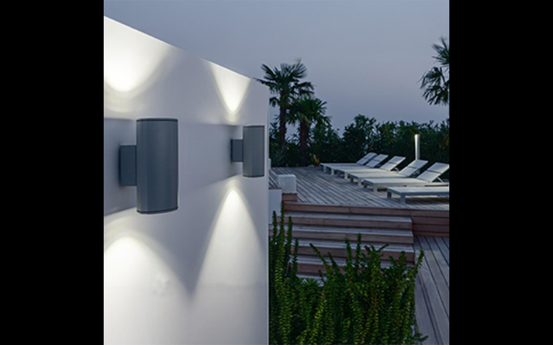 Designplan. Mok Wall Double LED Surface Mount, Ø6.7'' x 13.3'', 20W per beam, 4068 lm, IP65, IP68.