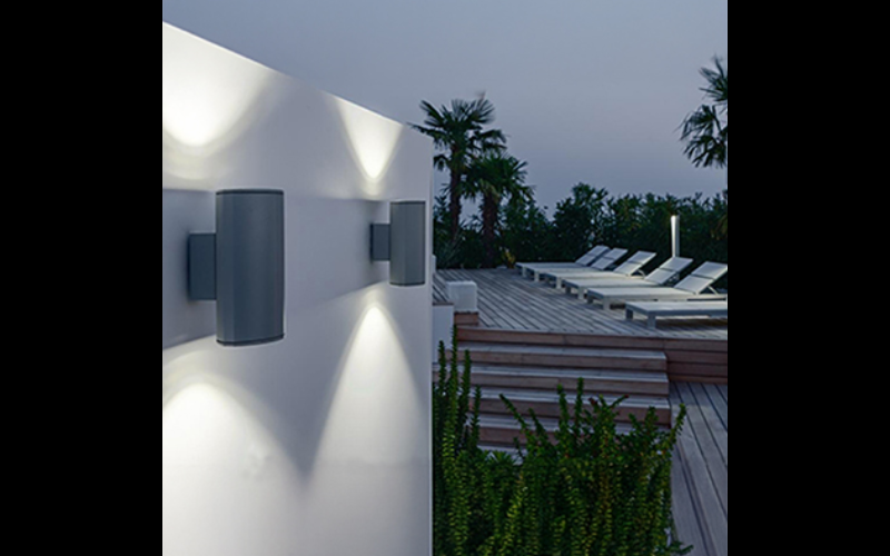 Designplan. Mok Mini Wall Double LED Surface Mount, Ø4.3'' x 7.9'', 11W per beam, 1530 lm, IP66, IP68.