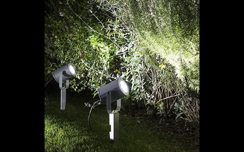 Designplan. MOK Adj. LED Floodlight, Ø6.7'' x 7.4'', 20W, 2034 lm, IP65, IP68.