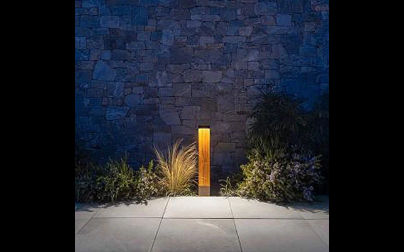 Designplan. Plin Wood 2.1 LED Bollard, Weather-Resistant Teak, 22.1'' h, 12W, 492 lm, 24VDC, IP65.