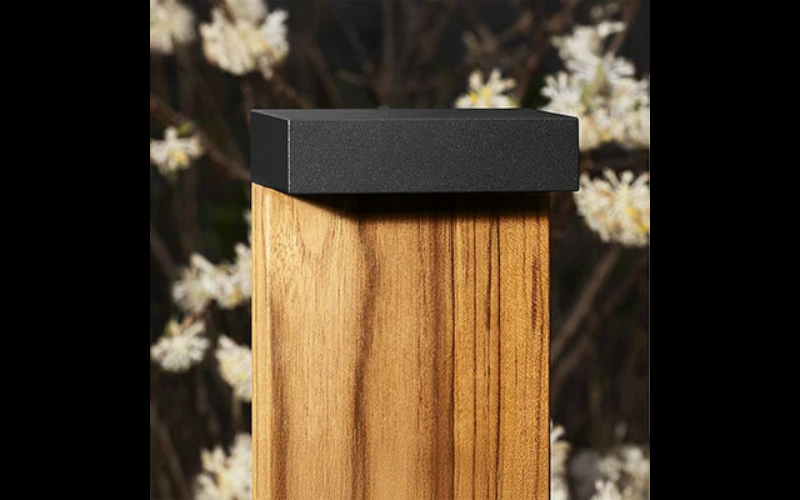 Designplan. Plin Wood 2.1 LED Bollard, Weather-Resistant Teak, 22.1'' h, 12W, 492 lm, 24VDC, IP65.