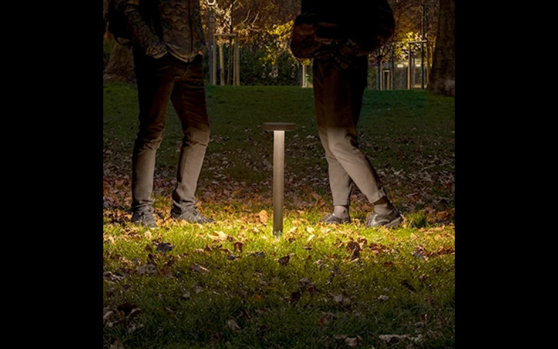 Designplan. Plin Round Wood 6.1 LED Bollard, Weather-Resistant Teak, 23.0'' h, 14W, 1160 lm, IP65.