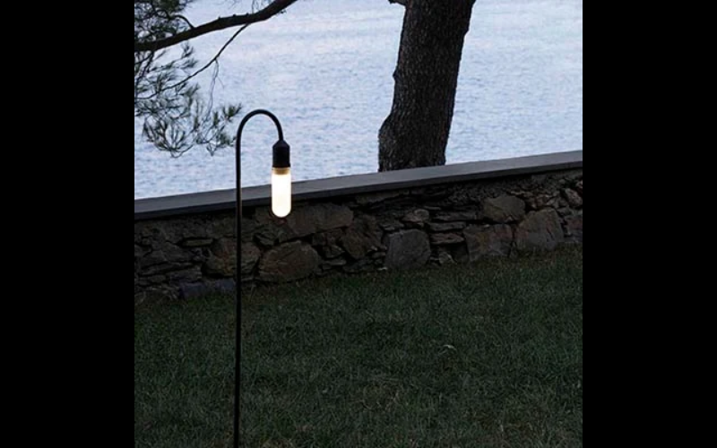 Designplan. Muse Stilla Deco Bend Shape LED Bollard, Ø1.4'' x 4.9'', 2 Stem Heights, 1.5W, 255 lm, IP65.