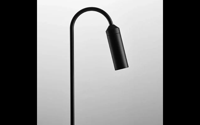 Designplan. Muse Spot 02 Bend-Shape Stem 31.5'' LED, Ø1.4'' x 4.9'' Head, 2W, 236 lm, IP65.