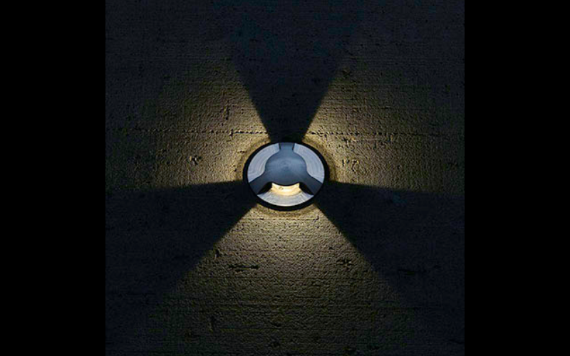 Designplan. Cupola 3 Triple Beam LED In-Grade Uplight, Driveover Rated, Ø3.1'', 4W, IP67.