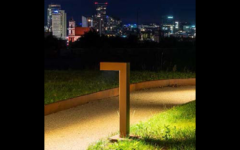 Designplan. LINEA LED Bollard, 11.8'' x 35.4'' h, 11.2W, Integral, IP66.