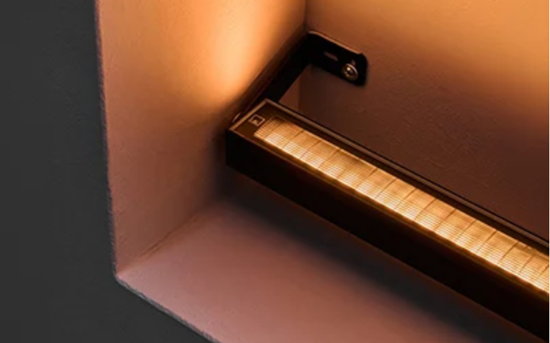 Designplan. Neva Mini Pro 7 Surface Mt. Linear Profile, RGBW, 16W, 662 lm, IP66/IP67.