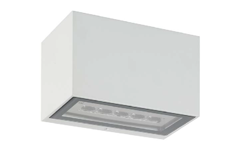 Geko 5.1 3.9'' x 6.7'' LED Square Wall Mount IP65. by Designplan