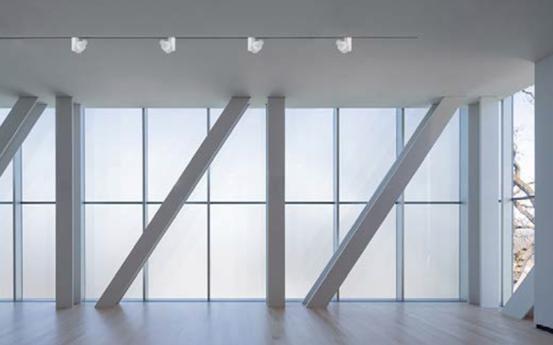 Edison Price. ESS-372. ESSENCE TRACK ARCHITECTURAL TRACK LIGHTING.