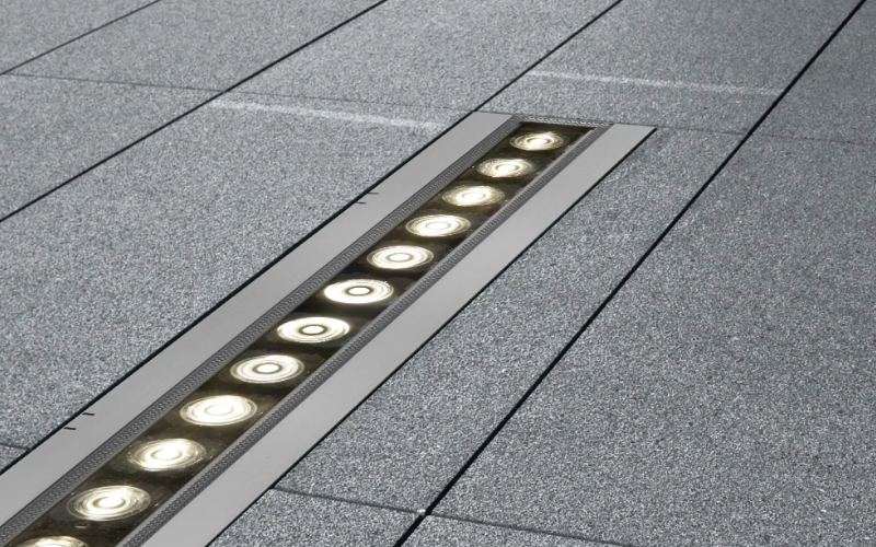 Lumenpulse. LFMI. Lumenfacade Max Inground WHITE AND STATIC COLORS.