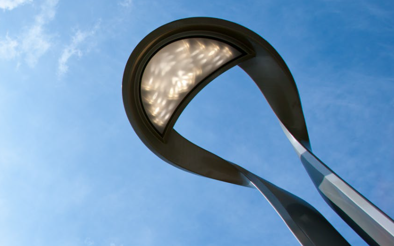 Landscape Forms. GL. Hi-Glo Area Light.