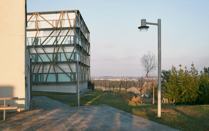 Landscape Forms. GUxP. Gunnar Area Light.