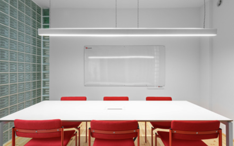 Whitegoods. WG-60PTLDI. ProTools 60 Linear Direct/Indirect Wall Wash Suspended.