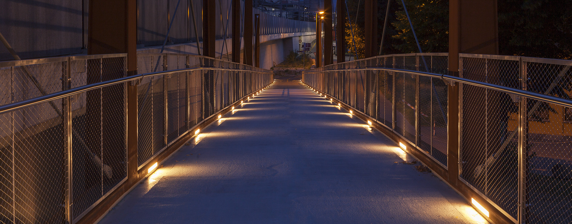 B Light SALEGGI FOOTBRIDGE
