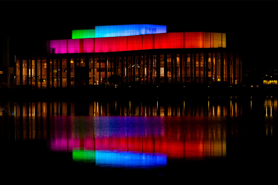 Color Kinetics A Living Facade