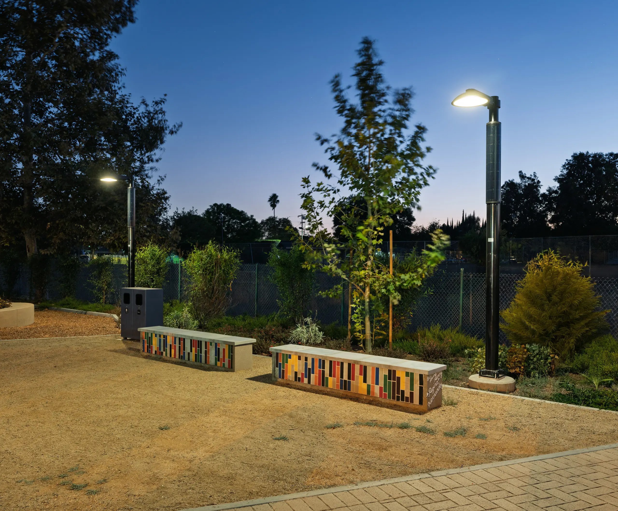 Landscape Forms Alondra Gateway Park