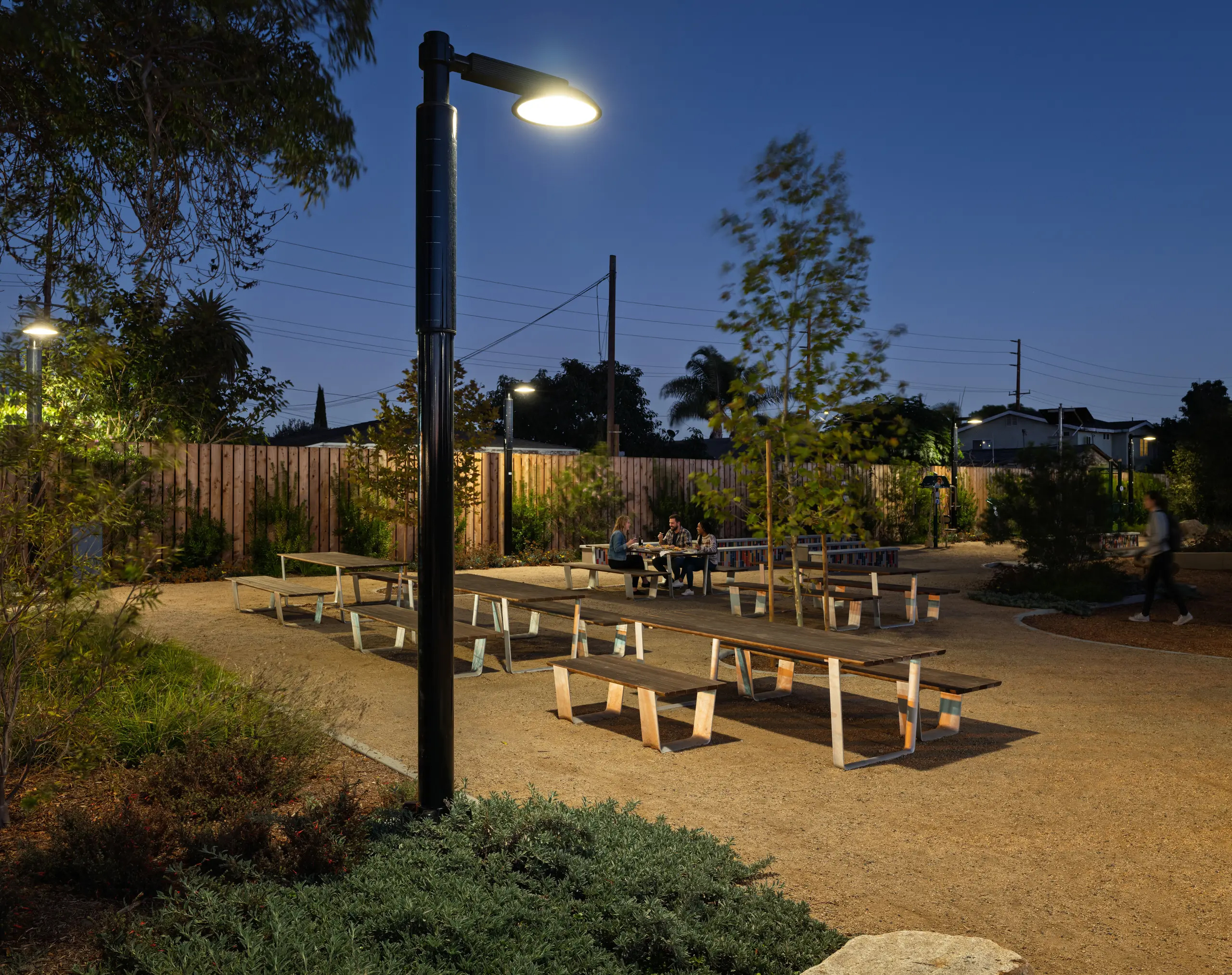 Landscape Forms Alondra Gateway Park