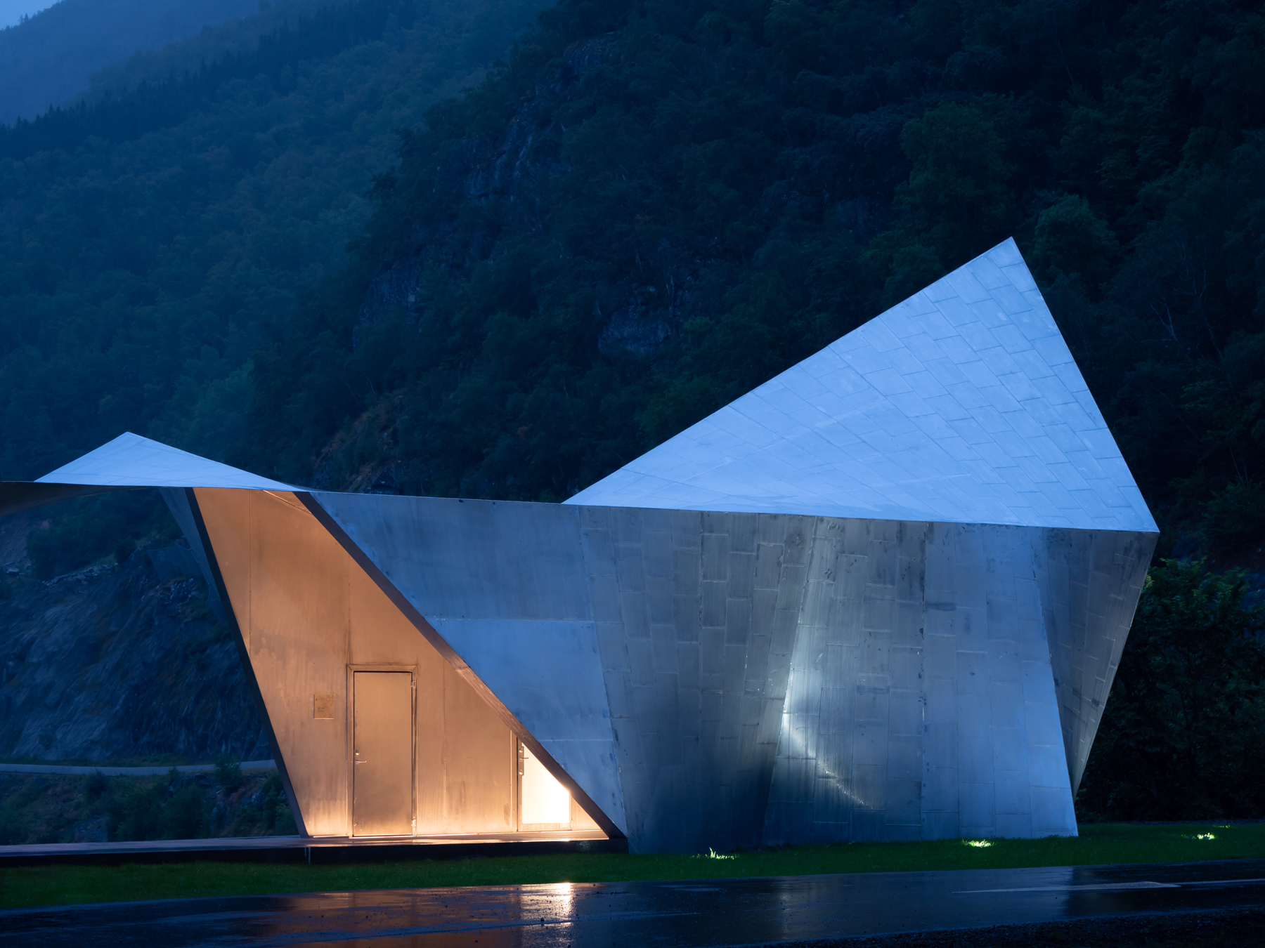 Led Linear REST AREA ESPENES ON NATIONAL SCENIC ROUTES