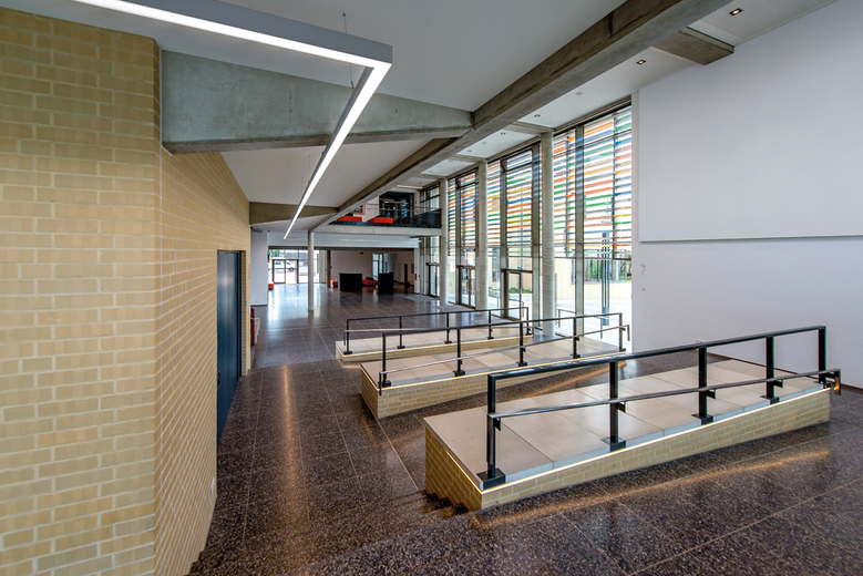Lightnet Nelson Mandela School