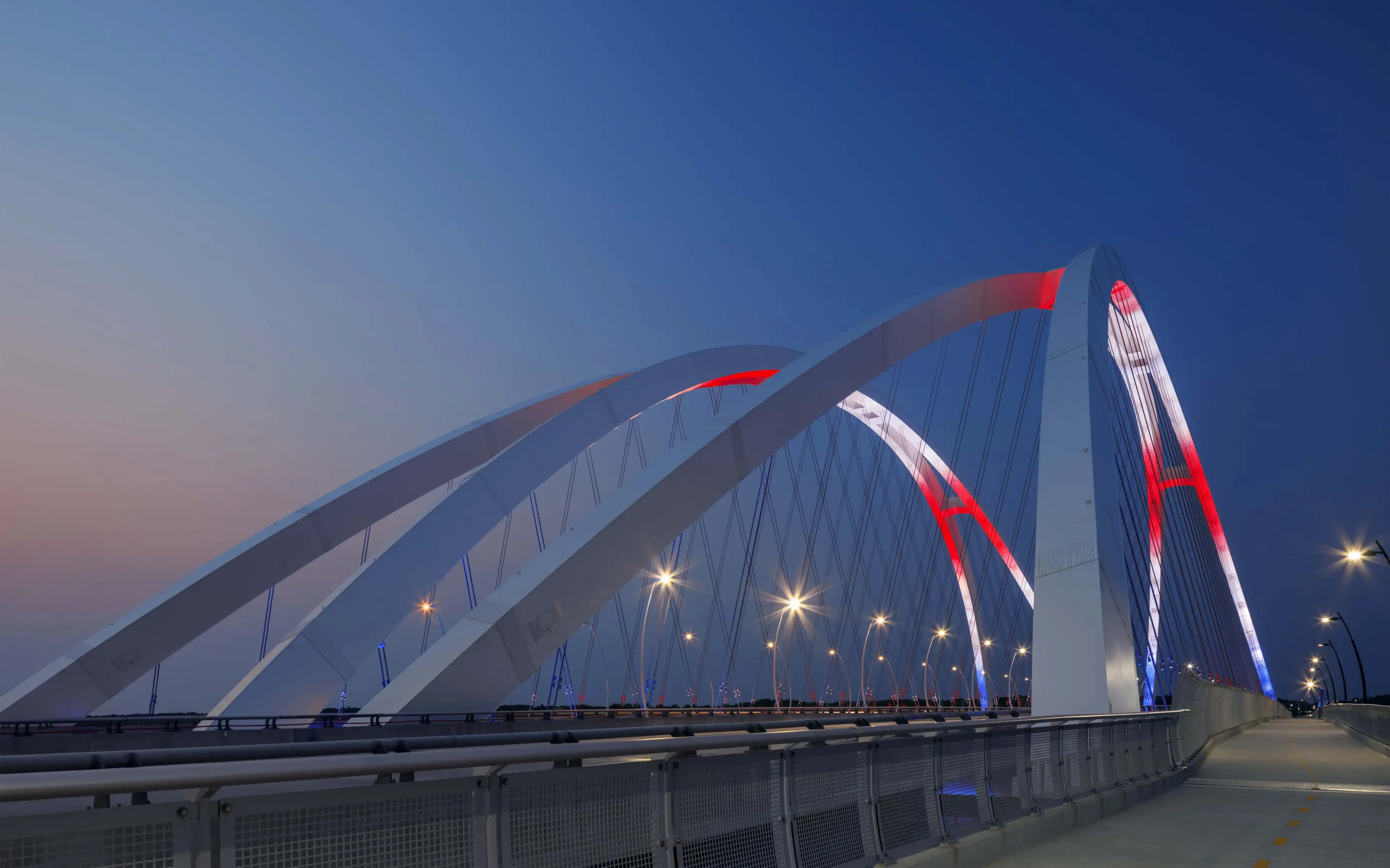 Lumenpulse I-74 Bridge