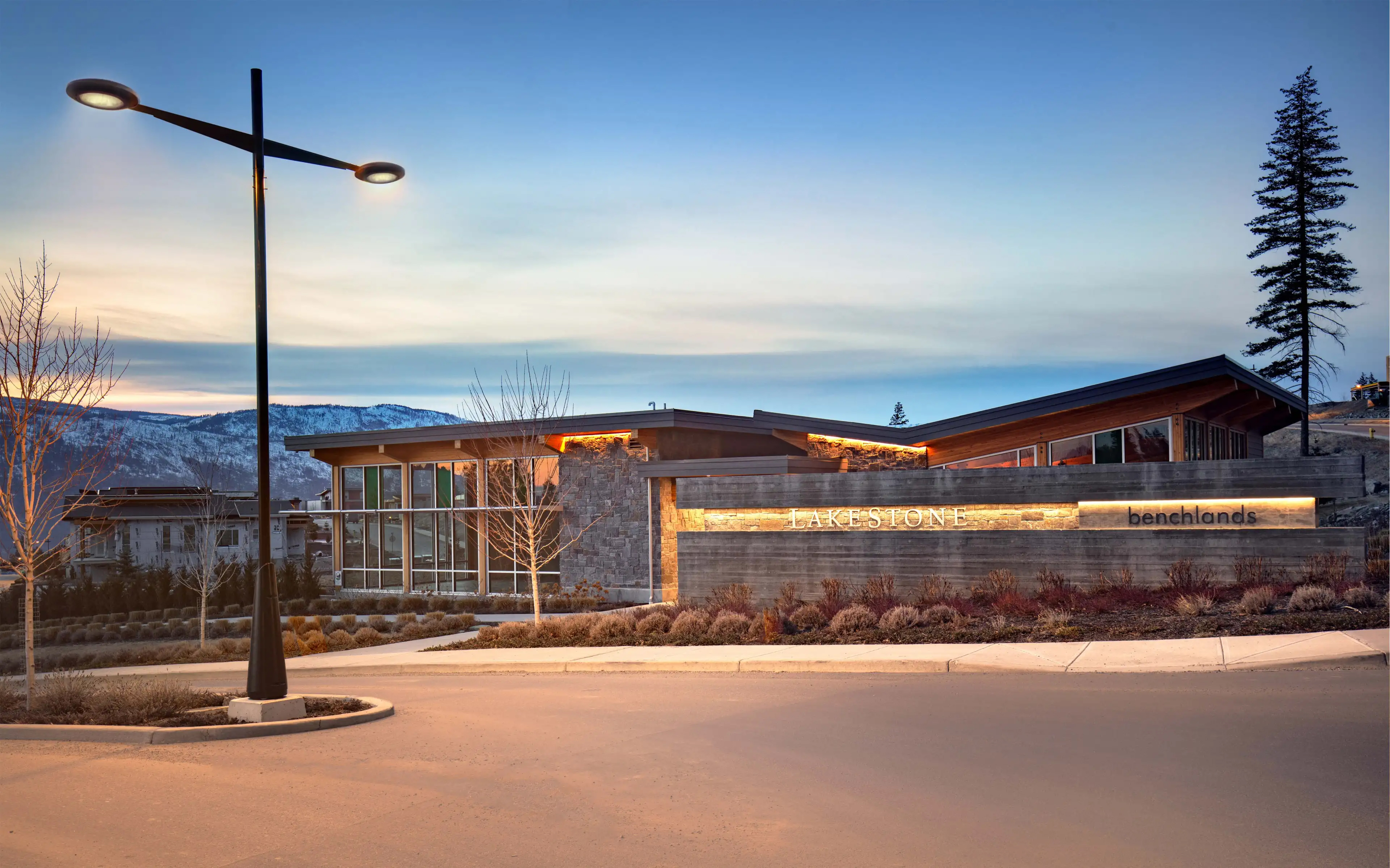 Lumenpulse Lakestone Drive
