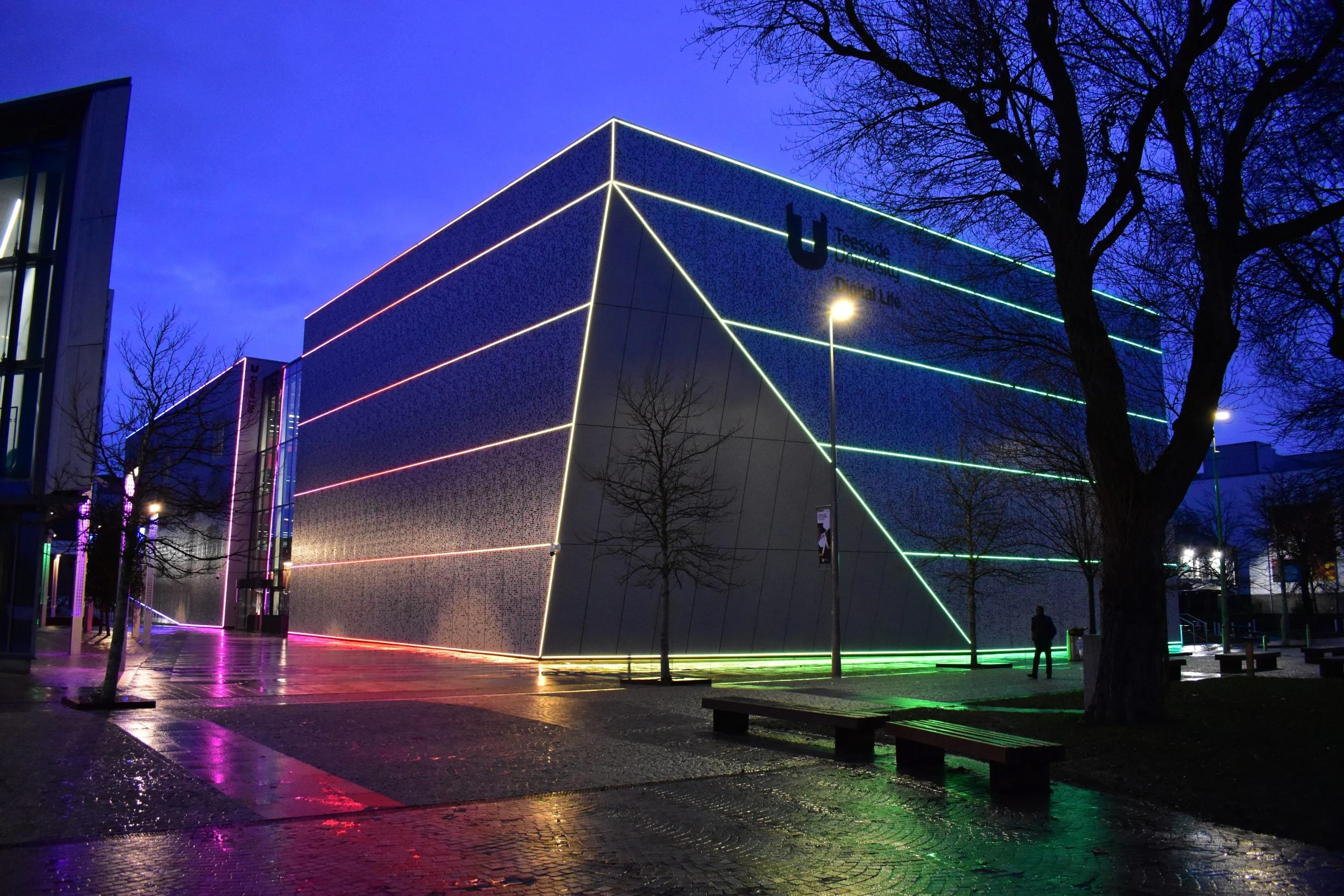 Traxon e:cue Teesside University Digital Life Building