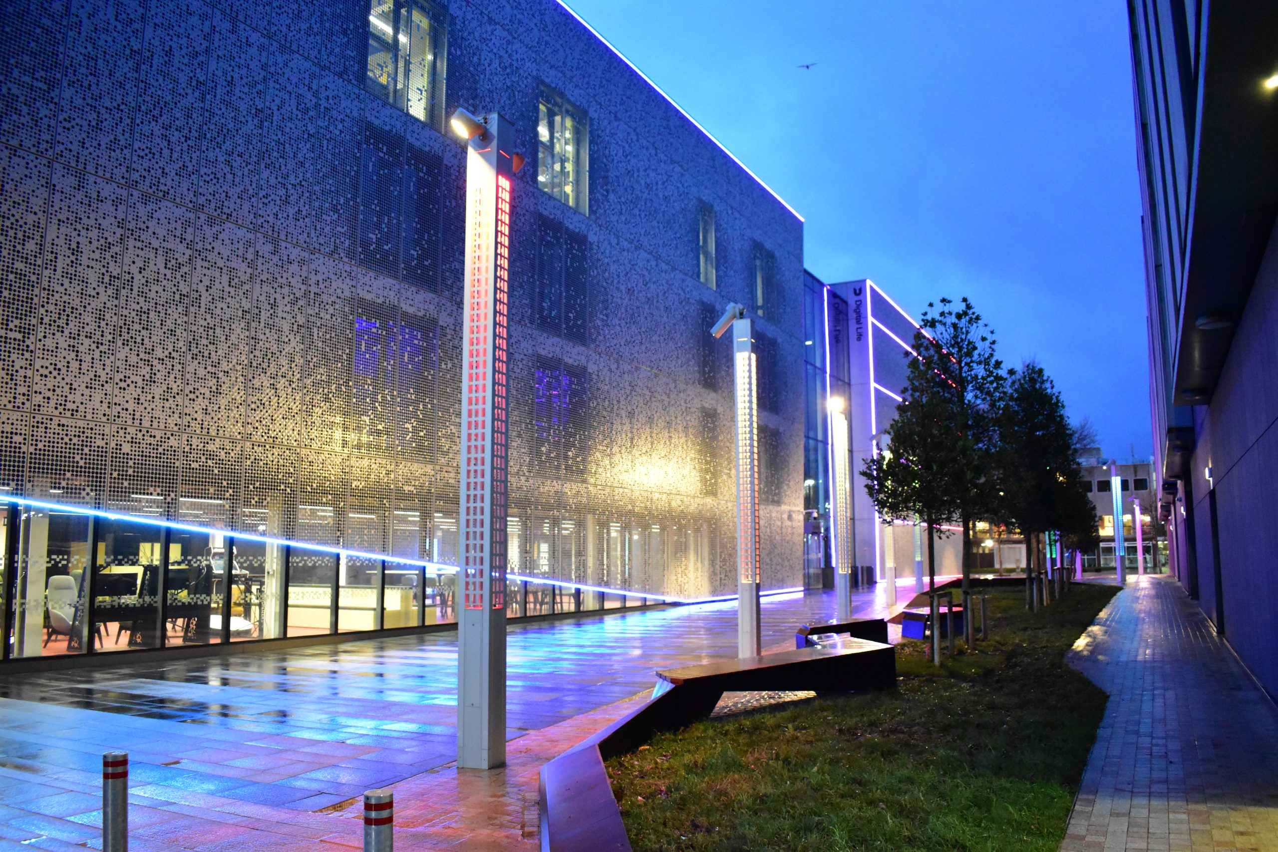 Traxon e:cue Teesside University Digital Life Building
