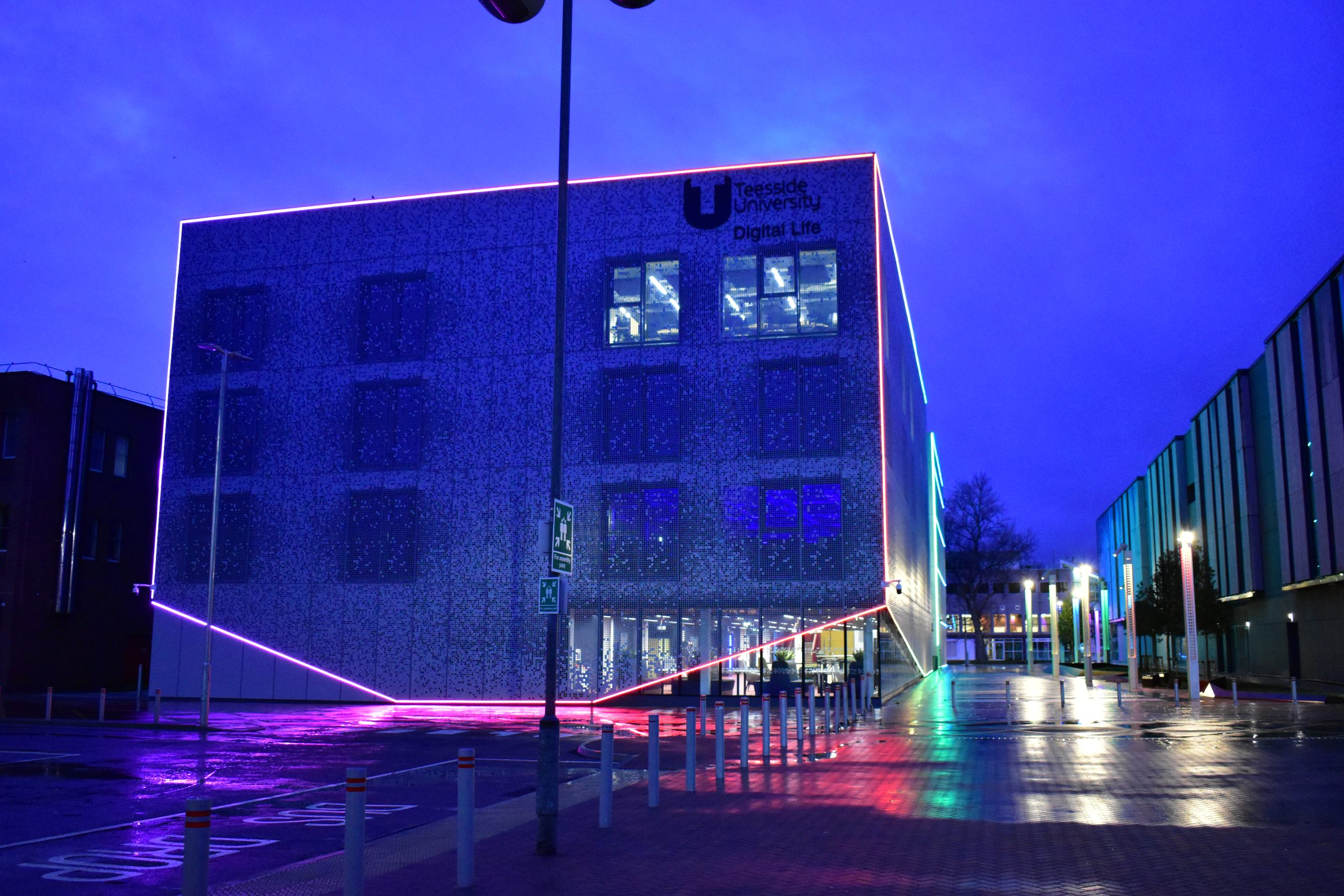 Traxon e:cue Teesside University Digital Life Building