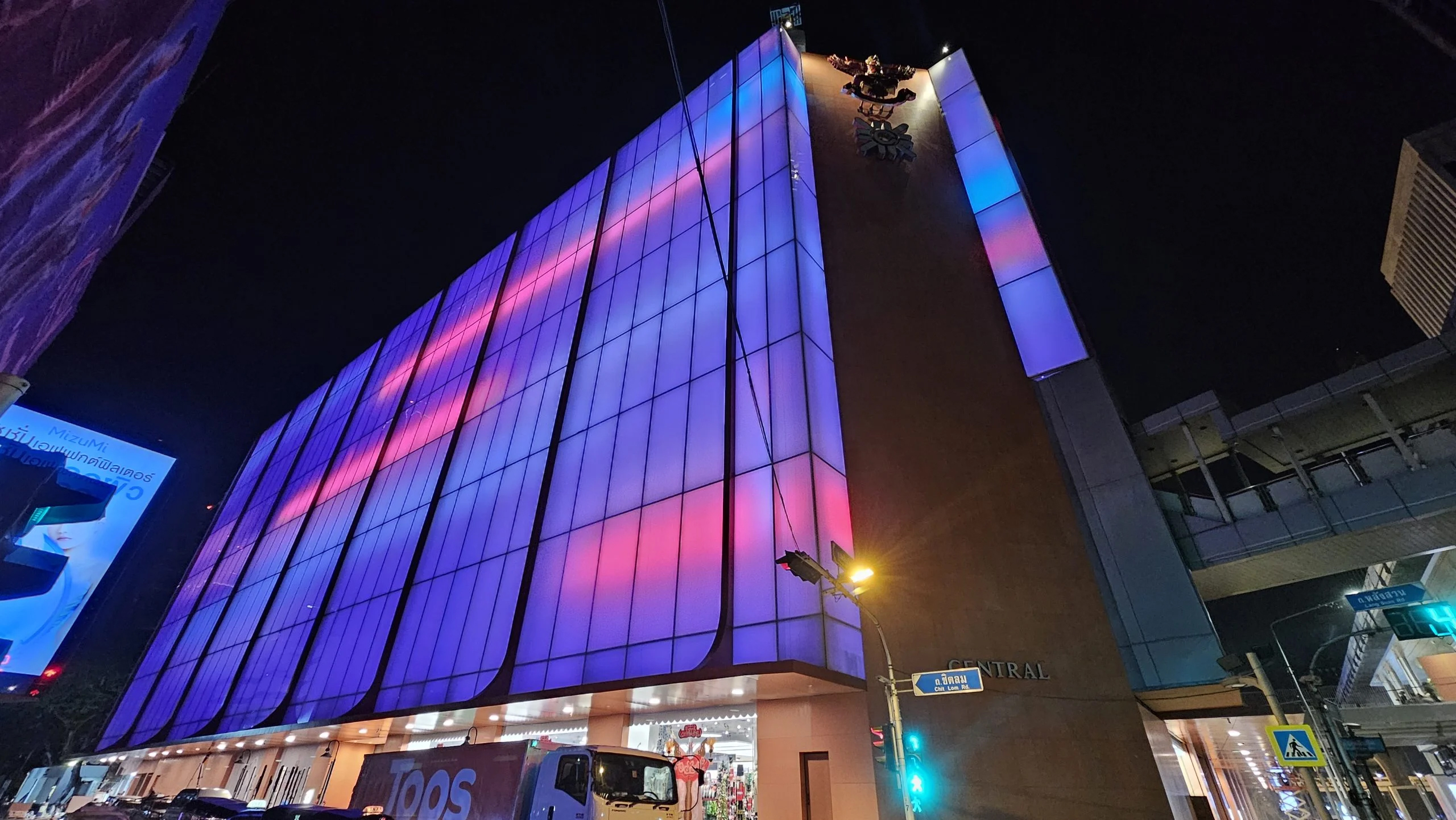 Traxon e:cue Central Chidlom