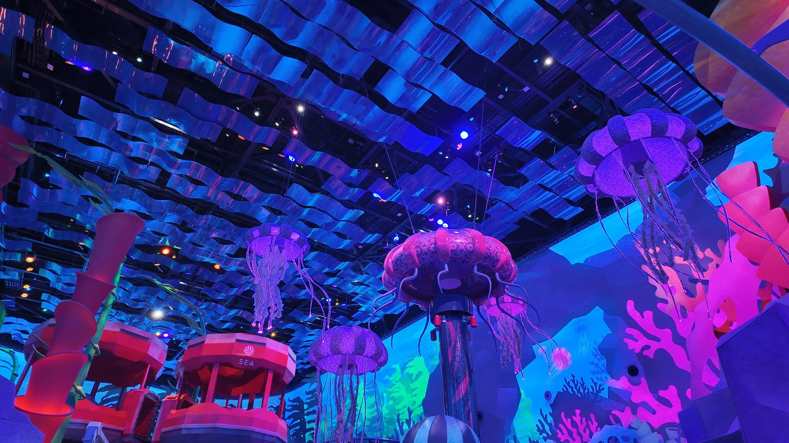 Traxon e:cue SeaWorld Yas Island