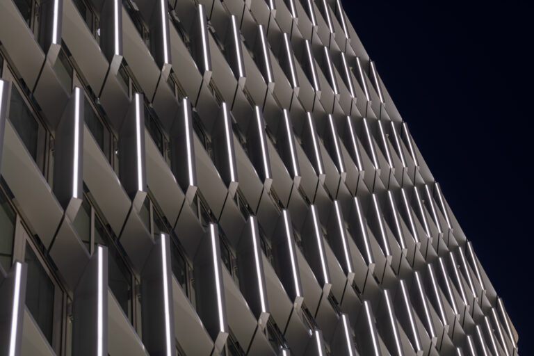 Traxon e:cue The Piraeus Tower