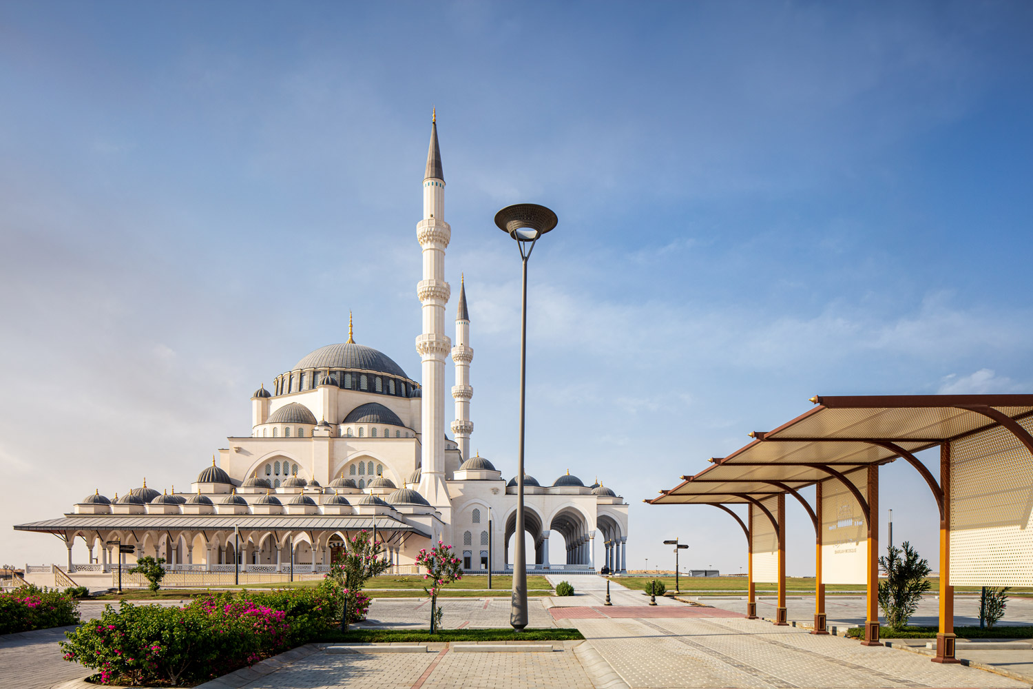 iGuzzini The Sharjah Mosque